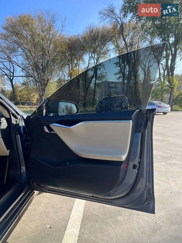 Лифтбек Tesla Model S 2013 в Синельниково