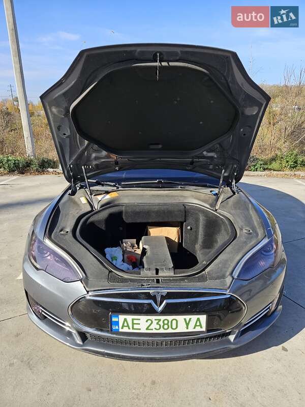 Лифтбек Tesla Model S 2013 в Синельниково