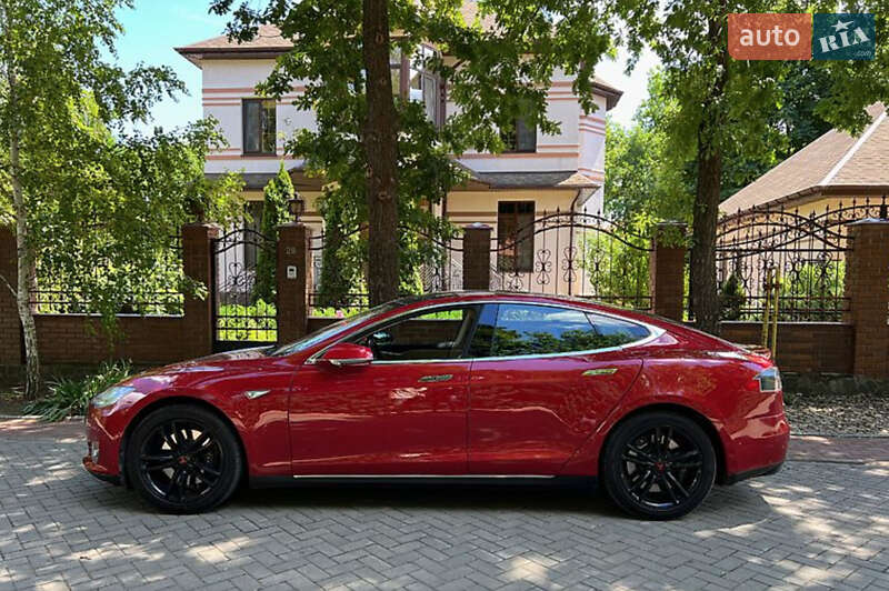Ліфтбек Tesla Model S 2014 в Києві