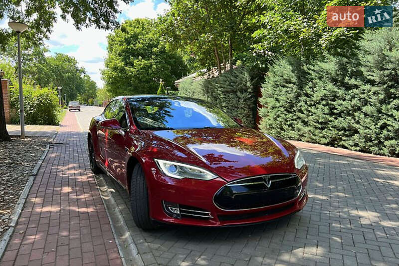 Лифтбек Tesla Model S 2014 в Киеве