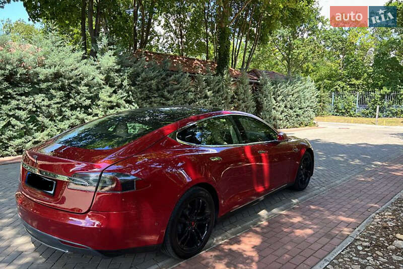 Ліфтбек Tesla Model S 2014 в Києві