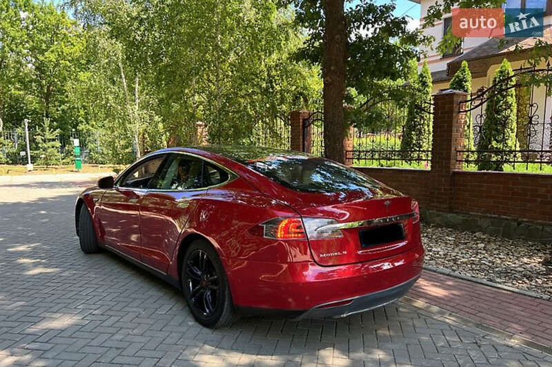 Ліфтбек Tesla Model S 2014 в Києві