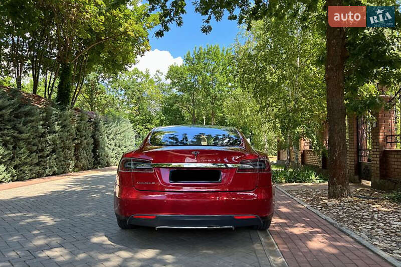 Лифтбек Tesla Model S 2014 в Киеве