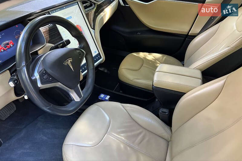 Ліфтбек Tesla Model S 2014 в Києві
