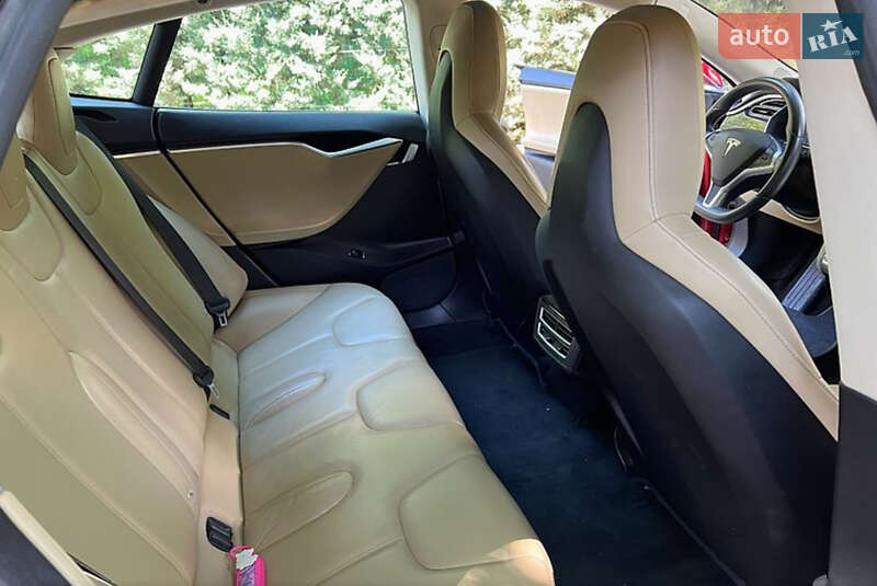 Ліфтбек Tesla Model S 2014 в Києві