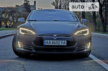 Tesla Model S 2015