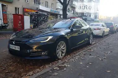 Tesla Model S 2018