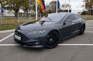 Ліфтбек Tesla Model S 2015 в Дніпрі