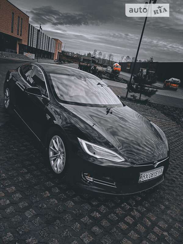 Лифтбек Tesla Model S 2016 в Хмельницком