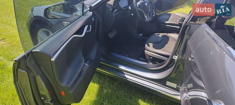 Лифтбек Tesla Model S 2015 в Полтаве