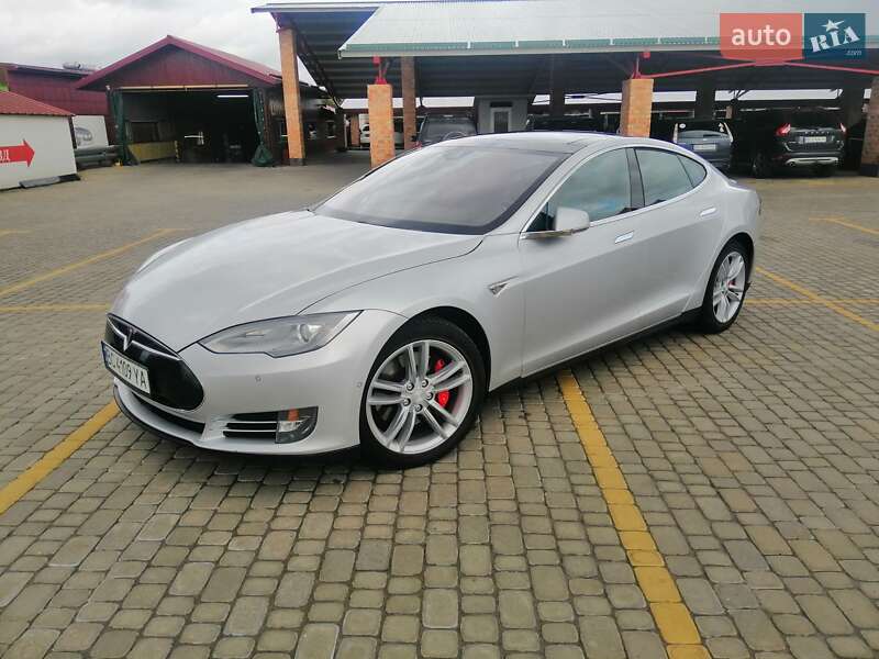 Tesla Model S 2015