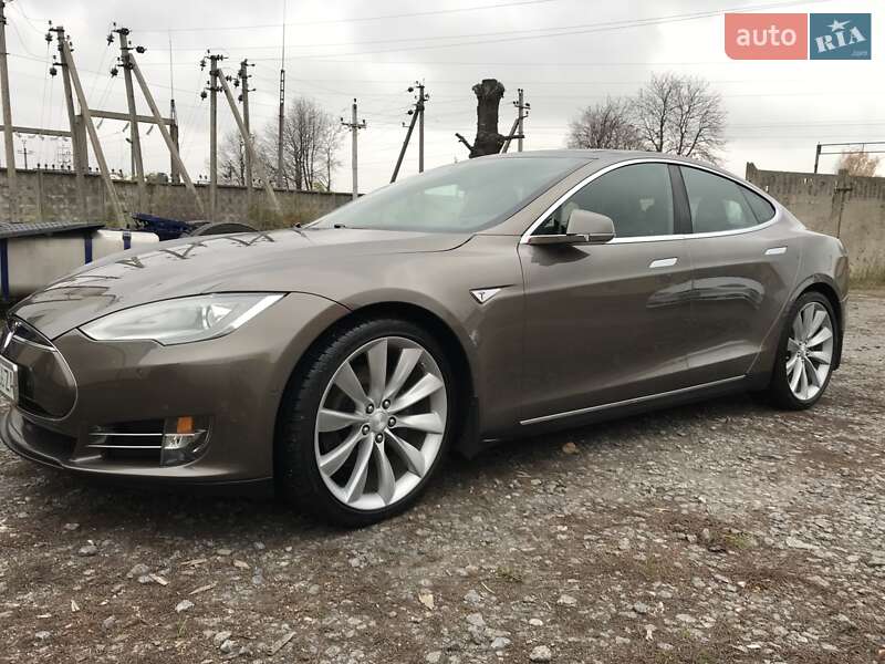 Лифтбек Tesla Model S 2016 в Виннице фото Лифтбек Tesla Model S 2016 в Виннице