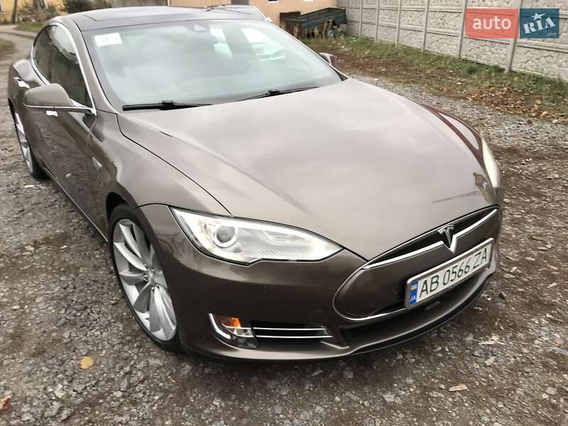 Ліфтбек Tesla Model S 2016 в Вінниці