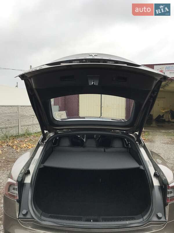 Ліфтбек Tesla Model S 2016 в Вінниці