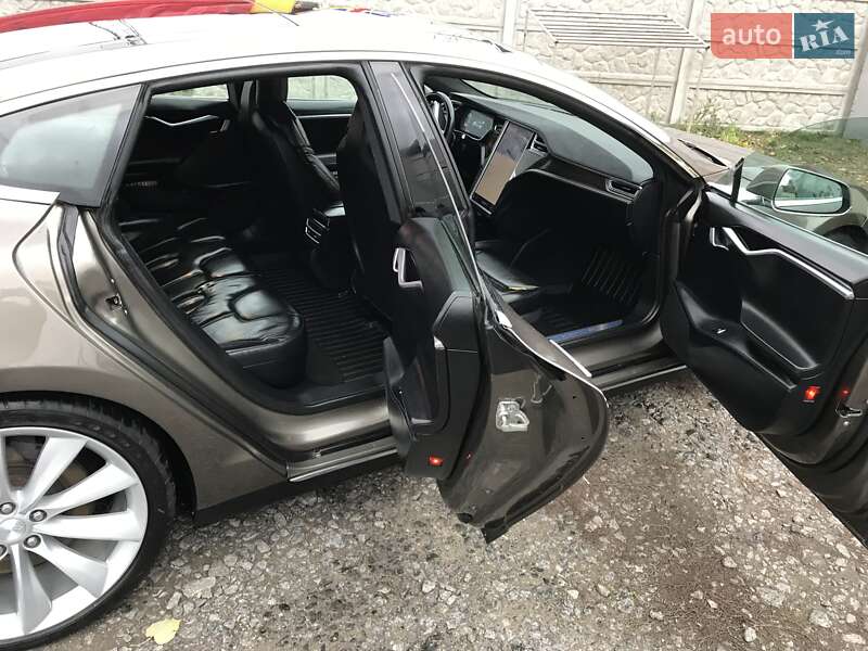 Лифтбек Tesla Model S 2016 в Виннице фото 11 Лифтбек Tesla Model S 2016 в Виннице