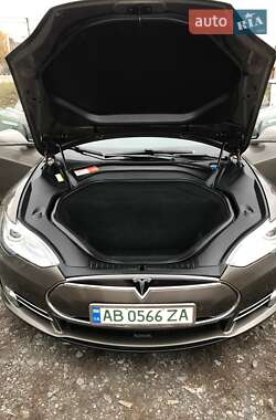 Ліфтбек Tesla Model S 2016 в Вінниці