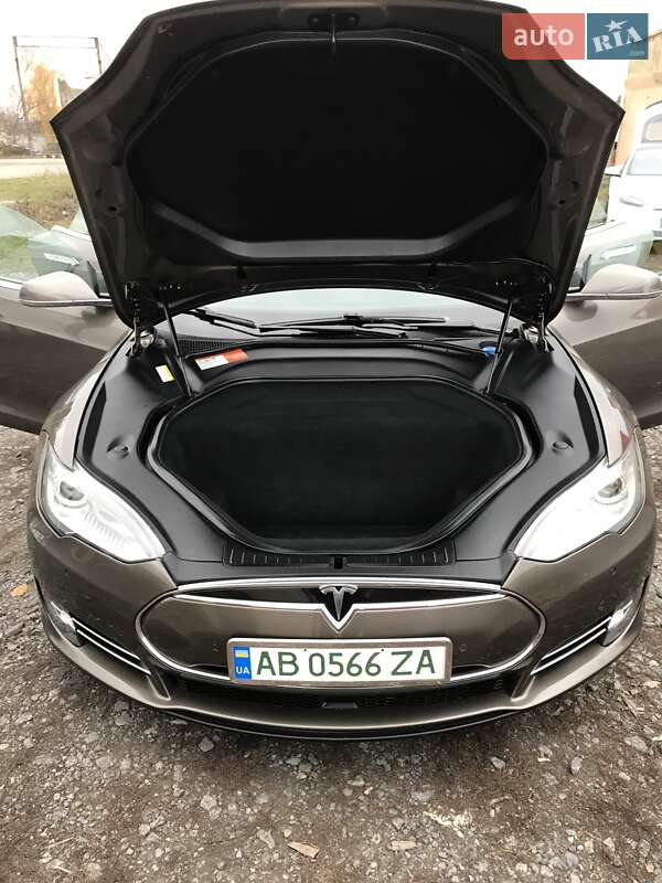 Ліфтбек Tesla Model S 2016 в Вінниці