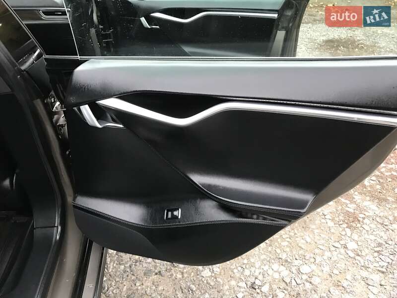 Ліфтбек Tesla Model S 2016 в Вінниці