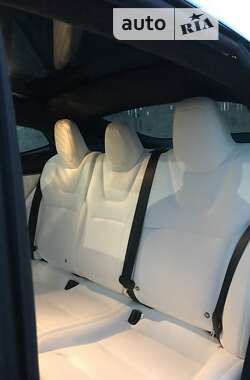 Лифтбек Tesla Model S 2019 в 
