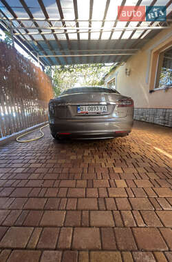 Лифтбек Tesla Model S 2016 в Берегово