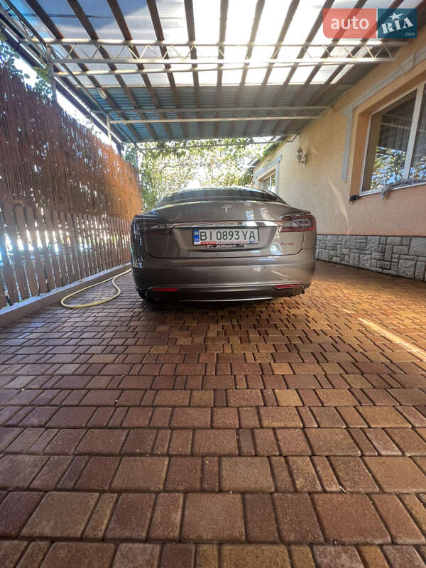 Ліфтбек Tesla Model S 2016 в Береговому