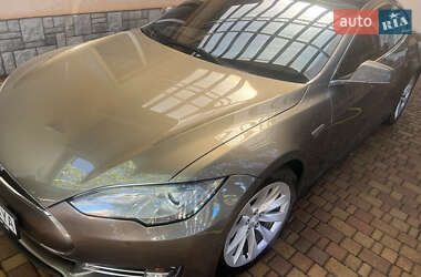 Лифтбек Tesla Model S 2016 в Берегово