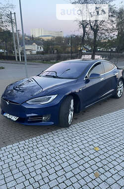 Лифтбек Tesla Model S 2019 в Львове