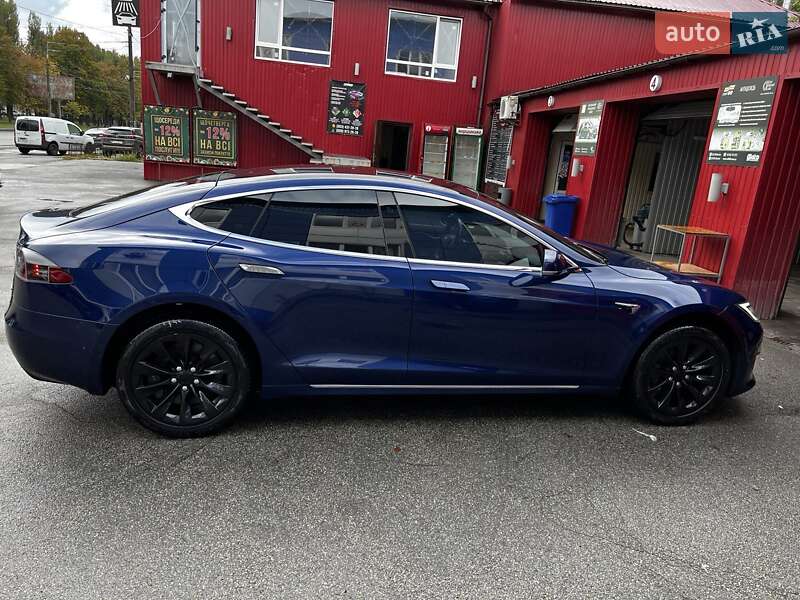 Лифтбек Tesla Model S 2018 в Киеве