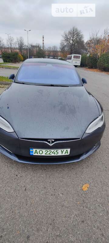 Лифтбек Tesla Model S 2019 в Ужгороде