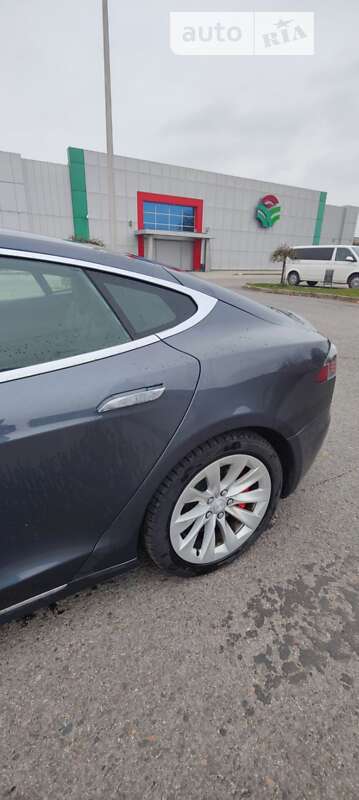 Лифтбек Tesla Model S 2019 в Ужгороде