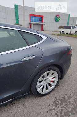 Лифтбек Tesla Model S 2019 в 