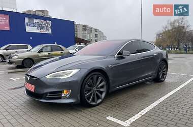 Лифтбек Tesla Model S 2017 в Львове