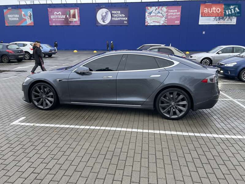 Лифтбек Tesla Model S 2017 в Львове