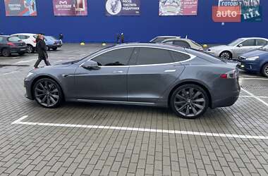 Лифтбек Tesla Model S 2017 в Львове