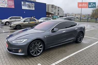 Лифтбек Tesla Model S 2017 в Львове