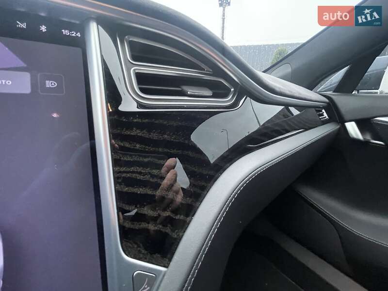 Лифтбек Tesla Model S 2017 в Львове