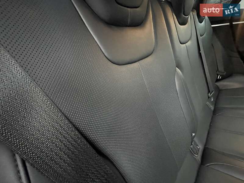 Лифтбек Tesla Model S 2017 в Львове