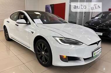 Tesla Model S 2015