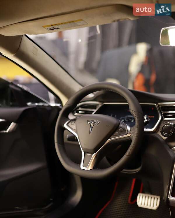 Ліфтбек Tesla Model S 2013 в Києві