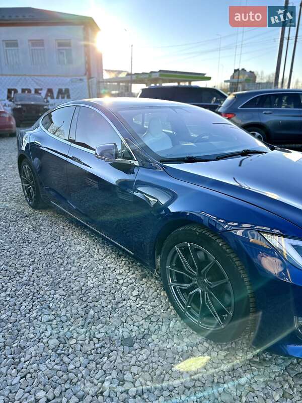 Лифтбек Tesla Model S 2018 в Черновцах