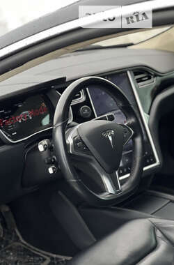 Лифтбек Tesla Model S 2015 в 