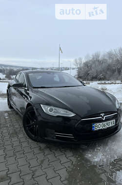 Лифтбек Tesla Model S 2015 в 