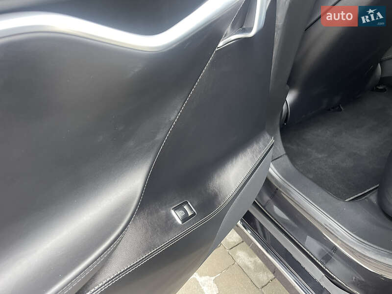 Лифтбек Tesla Model S 2017 в Бродах