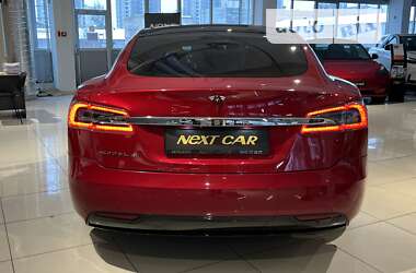 Лифтбек Tesla Model S 2016 в 