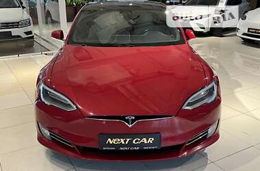 Лифтбек Tesla Model S 2016 в 