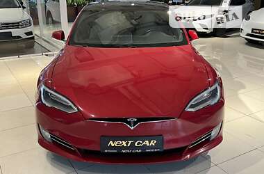 Лифтбек Tesla Model S 2016 в Киеве