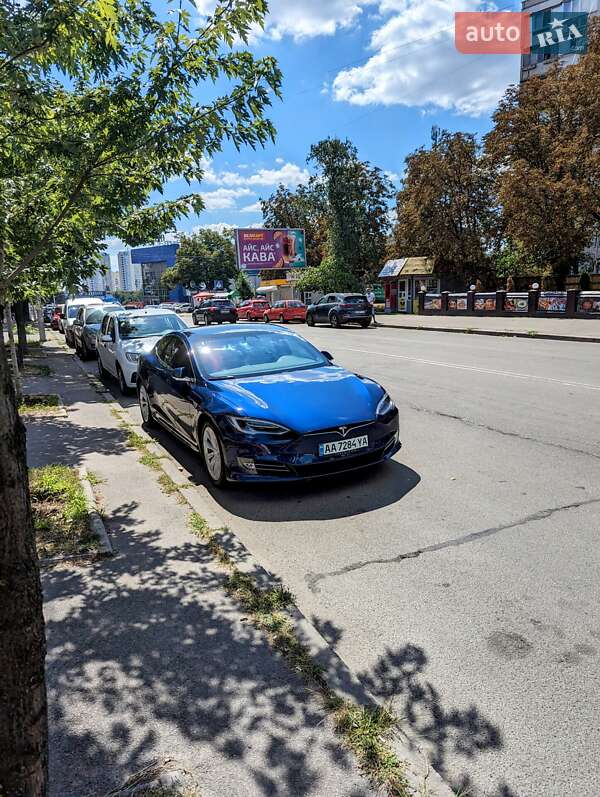 Лифтбек Tesla Model S 2018 в Киеве