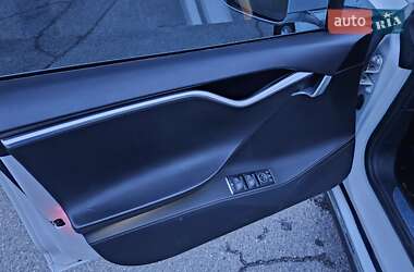 Ліфтбек Tesla Model S 2014 в Львові