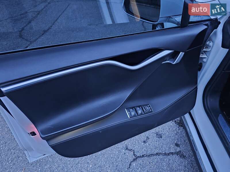 Лифтбек Tesla Model S 2014 в Запорожье