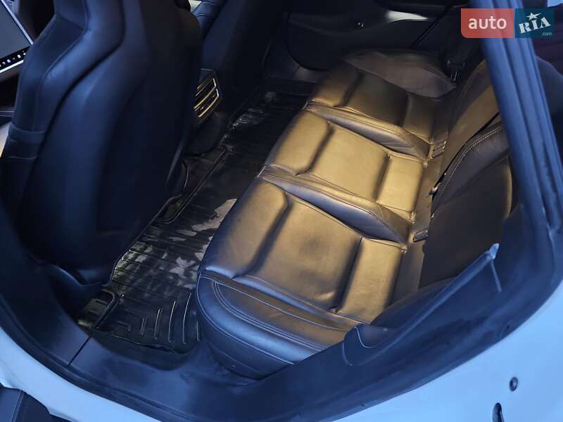 Лифтбек Tesla Model S 2014 в Запорожье